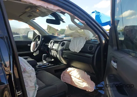 2019 Toyota Tundra Sr5 5.7L V8 z USA, uszkodzony, nr VIN 5TFRY5F12KX244207